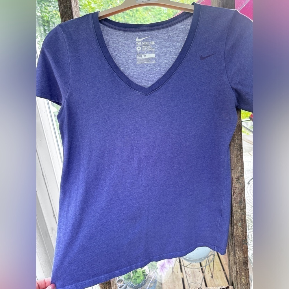 Nike Women's Dri-Fit T-Shirt Size Medium, Purple